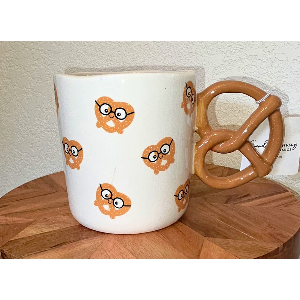 Sunday Morning Ceramics Knotty by Nature Pretzel Handle Mug 18 oz White/Brown